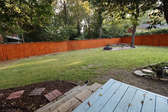 Building Photo - Updated 3 bedroom 2.5 bath home in Sherwood Forest