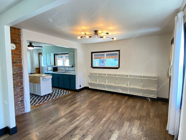 Building Photo - Unfurnished - Charming 3-Bedroom Home in D...