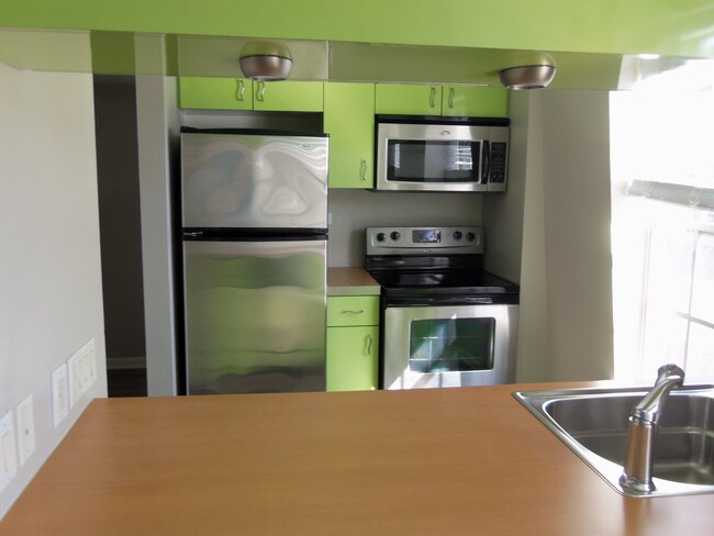 Building Photo - Courtyard Condo located between South 1st ...