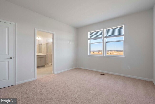 Building Photo - 462 Tiller St