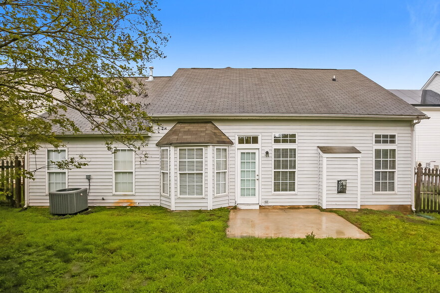 Building Photo - 3425 Stoney Garden Dr