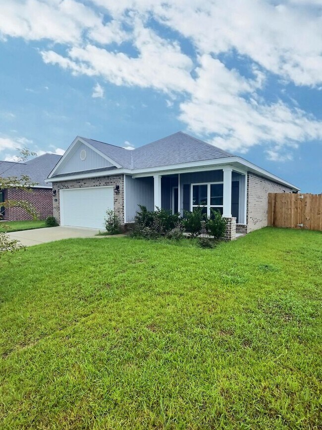 Building Photo - 3-bedroom home located in the South Pointe subdivision!