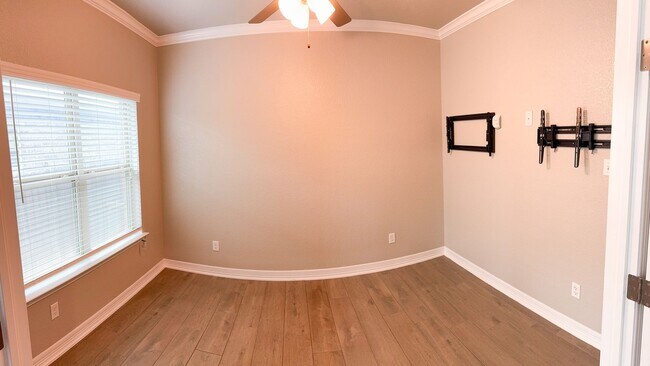 Building Photo - 9005 Grand Oaks Ln
