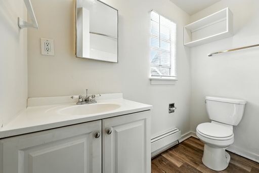 Building Photo - Walk to Cheeseman from this Large 1 Bed 1 ...