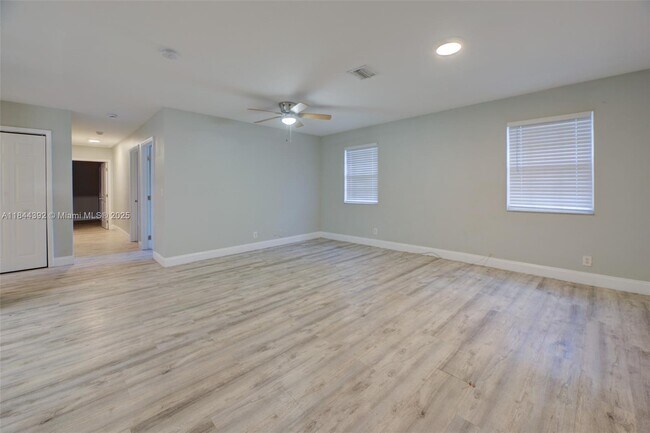 Building Photo - 1224 NE 2nd Ave