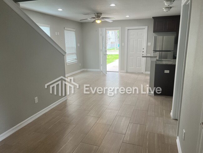 Building Photo - 3206 Angelfish Cove