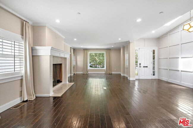 Building Photo - 1147 Centinela Ave