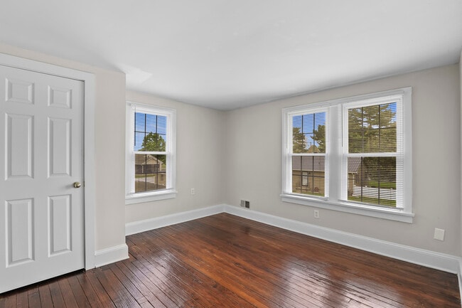 Building Photo - 107 W High St