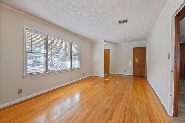 Building Photo - 839 Greg Dr