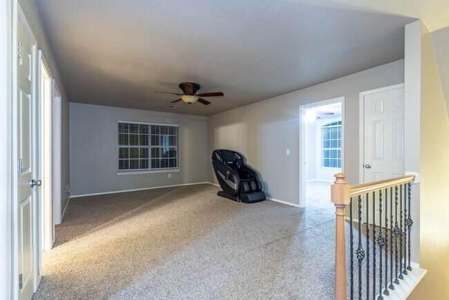 Building Photo - 5 Bed / 2.5 Bath in South Tulsa!