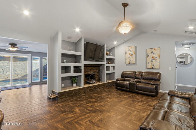 Building Photo - 1732 Russ Randall St