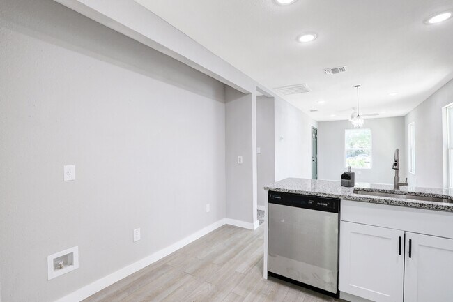 Building Photo - 775 Yucca St