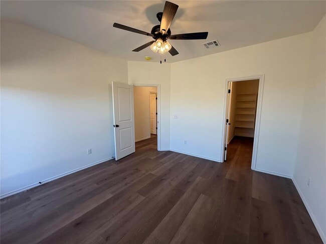 Building Photo - 211 Liam Dr