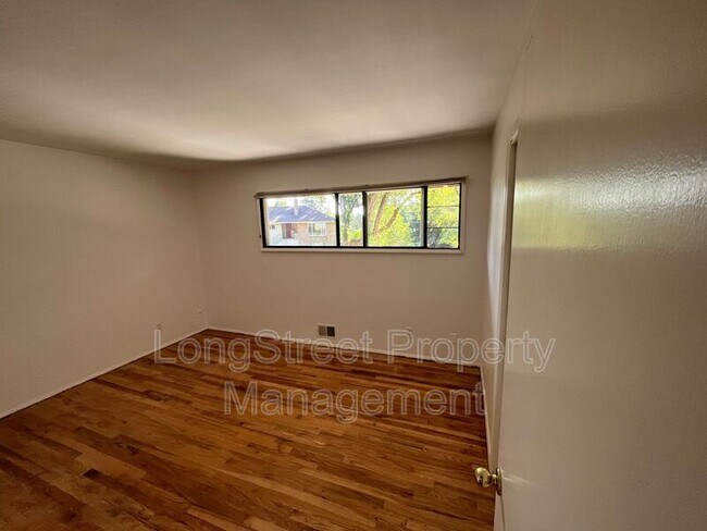 Building Photo - 4426 SW 34th Ave