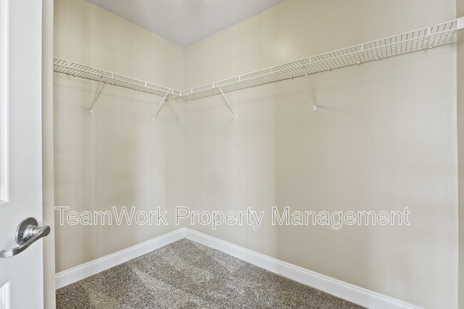 Building Photo - 9034 Parlor Dr