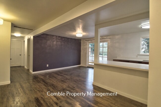 Building Photo - 16605 NE 87th St