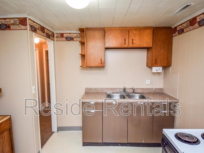 Building Photo - 695 N 150 W