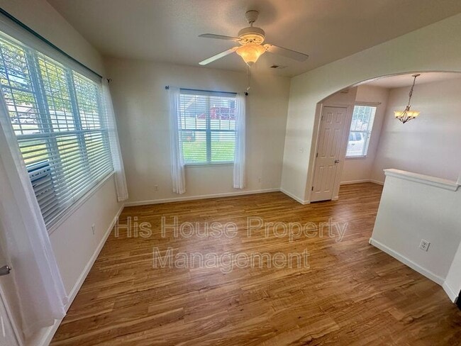 Building Photo - 6345 Chardonnay St