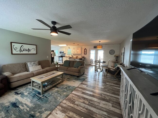 Building Photo - Slice of Paradise: 3-Bedroom, 2-Bathroom Fully Furnished Waterfront Rental