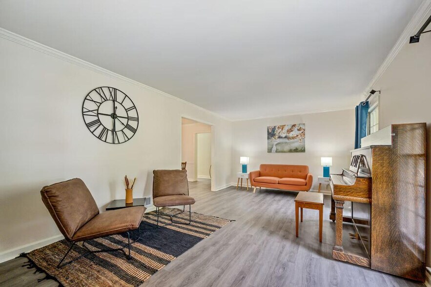 Building Photo - 2450 Weatherford Ct