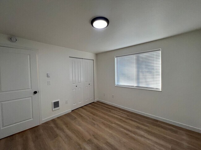 Building Photo - $500.00 OFF Move In Costs Special!