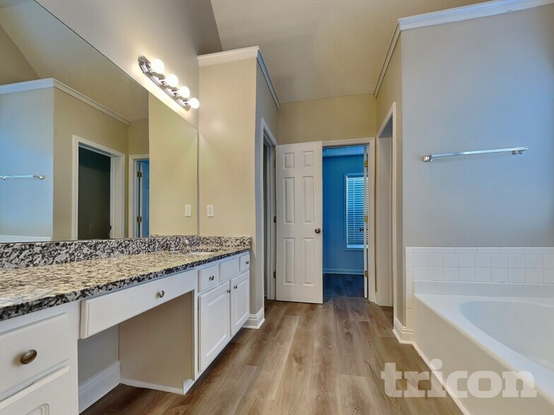 Building Photo - 265 Wisteria Way