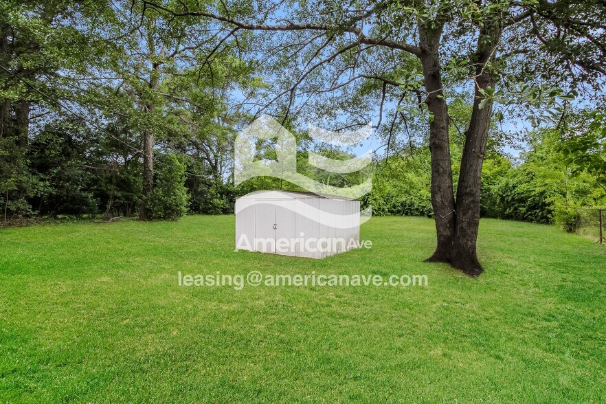 Building Photo - 1136 Charlotte St