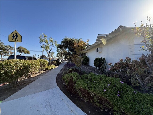 Building Photo - 7672 Amazon Dr