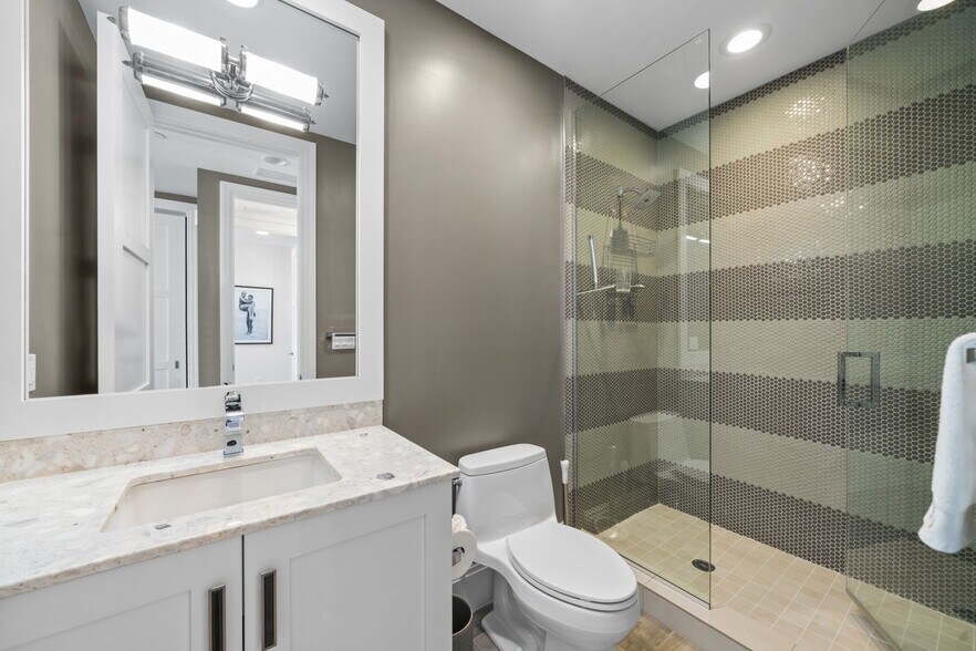 bedroom 3 bath - 1035 3rd Ave S