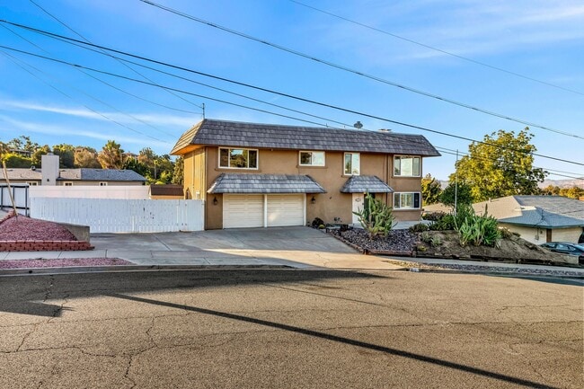 Building Photo - 4 Bedrooms, 3 Bathroom, Two Story Home With Pool