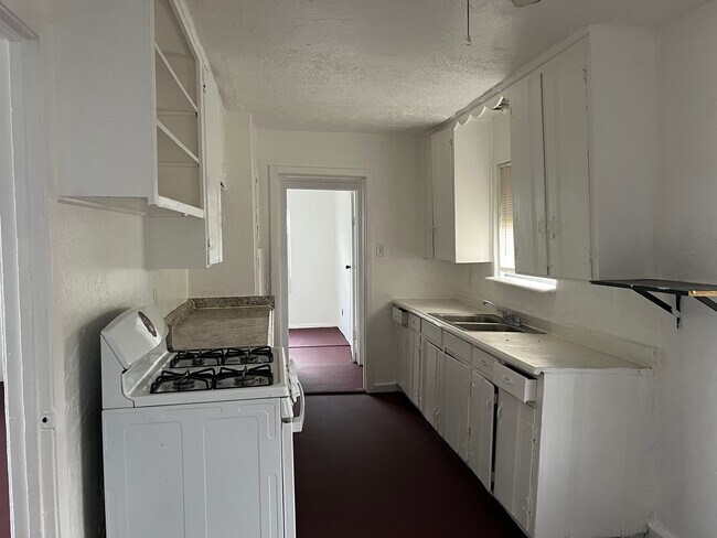 Building Photo - 1306 Scarborough Ln