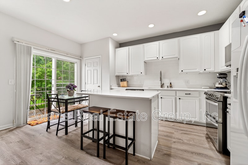 Building Photo - 9439 Tanhurst Dr