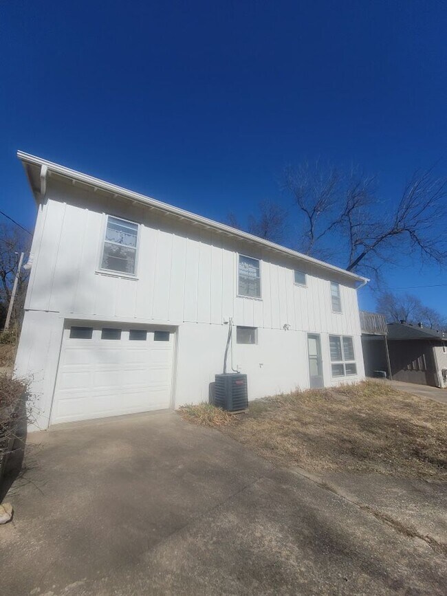 Building Photo - NEW Rate NOW! Beautiful 3 Bedroom Home in ...