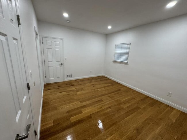 Building Photo - 1547 Lenox Pl