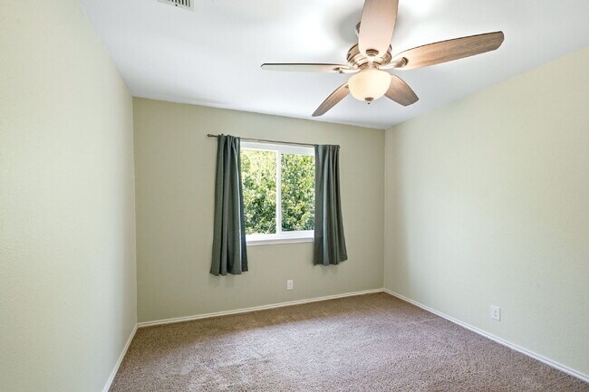 Building Photo - Updated home on a corner lot in a gated community!