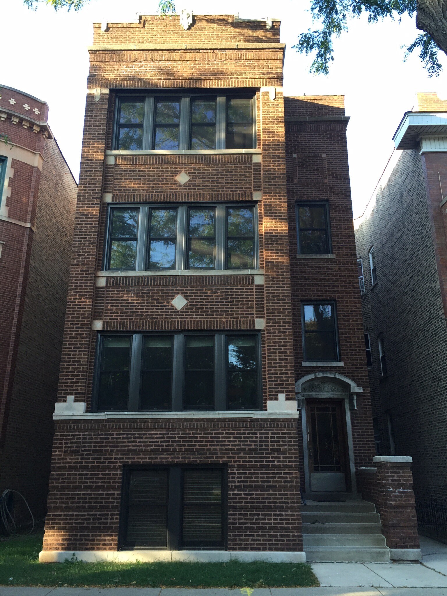 Building Photo - 2914 W Logan Blvd
