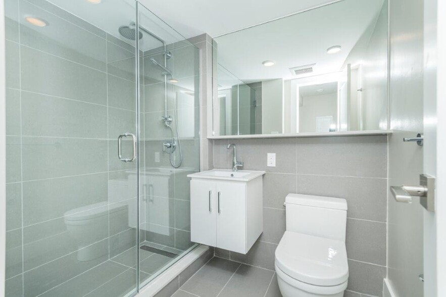 Building Photo - 338 Harvard St