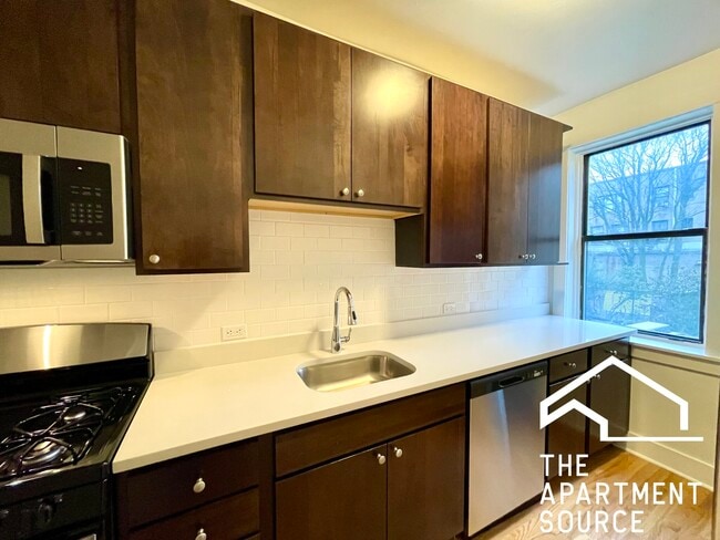 Building Photo - 1540 N Kedzie Ave