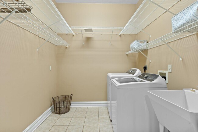 Building Photo - 8881 Winged Foot Dr