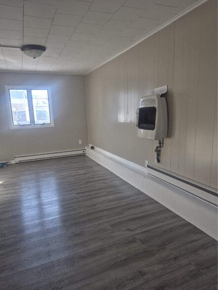 Building Photo - 304 E Lehr Ave