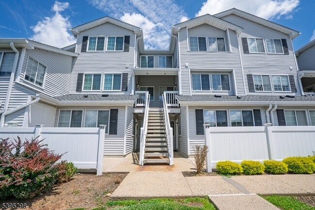 Primary Photo - 29 Cheswich Ct