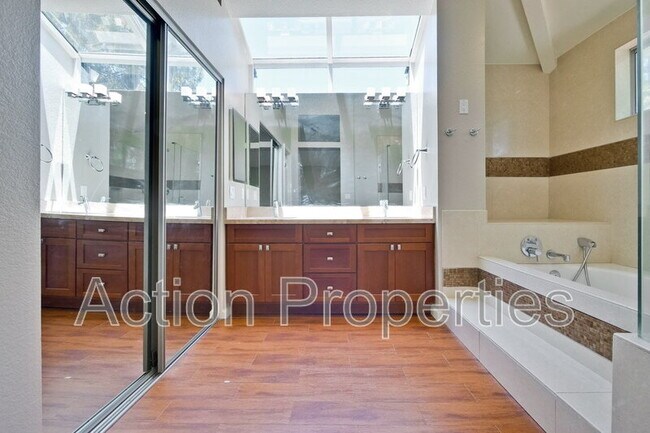 Building Photo - 11754 Ridge Creek Ct