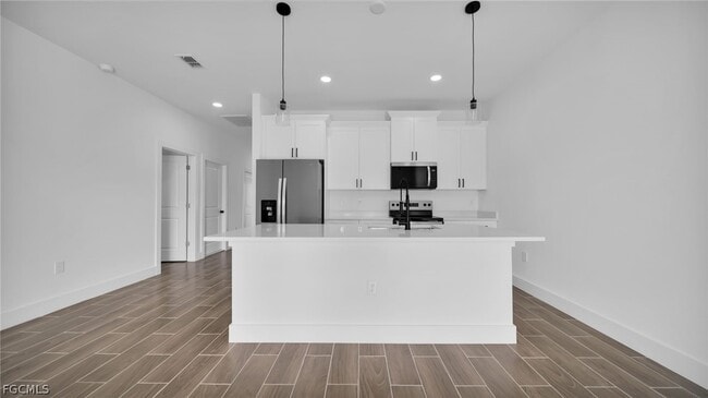 Building Photo - 4989-4991 Fairway Ct