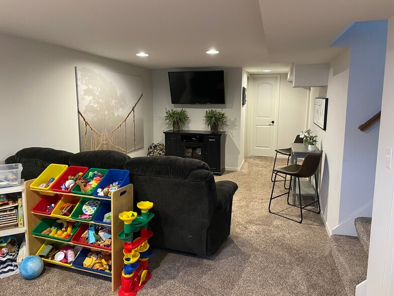 Family Room - 411 7th St NE