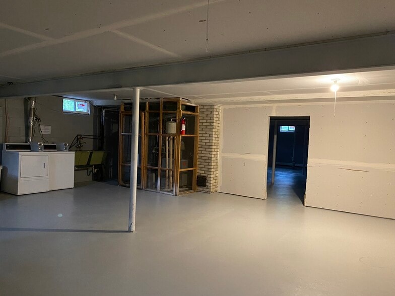 Basement / Laundry - 2096 Mississippi St