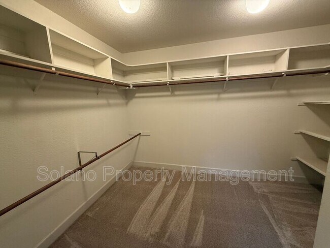 Building Photo - 685 Hillcrest Cir