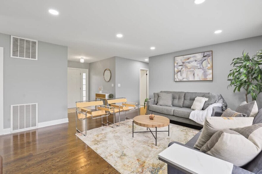 Building Photo - 327 Musial Cir