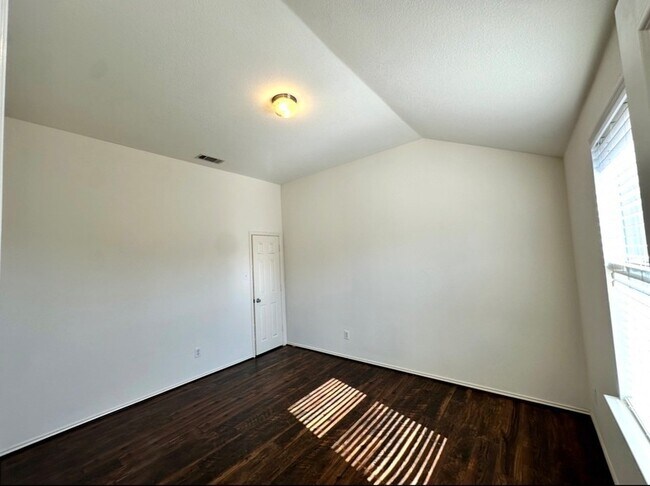 Building Photo - 224 Mulberry Dr