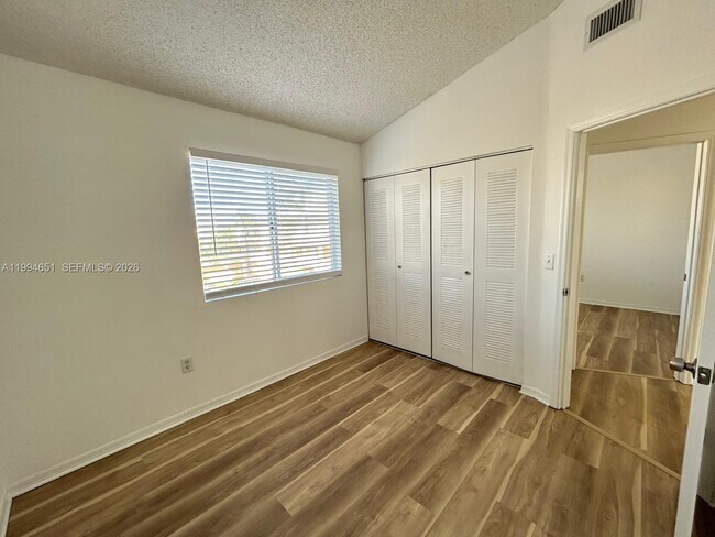 Building Photo - 6255 SW Kendale Lakes Cir