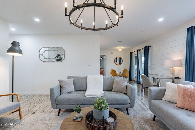Building Photo - 8725 E Palo Verde Dr